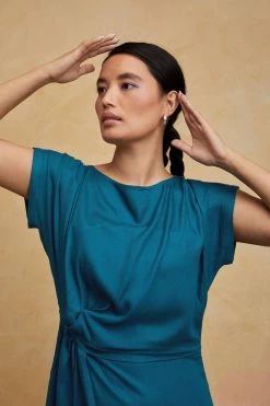 Qua Twisted Front Dress 7 Qua Twisted Front Dress -THE OFFICE PARTY EDIT SHOP 0L7A8448 1 1200x e92e9a29 fe2b 4792 b3f0 662ae14fa2ba