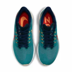 Nike Men's Air Zoom Pegasus 39 Extra Wide (302 - Bright Spruce/Light Crimson/Valerian Blue) -THE OFFICE PARTY EDIT SHOP 48FE8CAA FB2E 4230 A483 520203BC3CF3