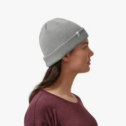 On Unisex Merino Beanie (Lunar) -THE OFFICE PARTY EDIT SHOP 887C1622 1E95 4761 82D2 281936051BF1