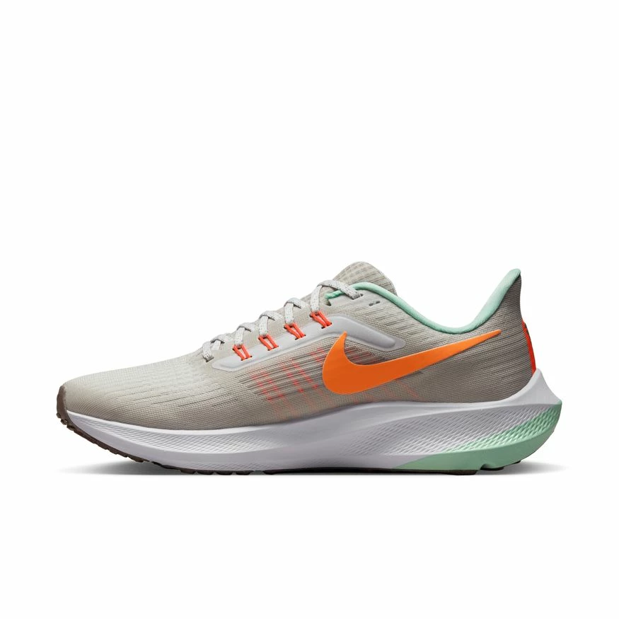 Nike Women's Air Zoom Pegasus 39 Premium (001 - Photon Dust/Mint Foam/Total Orange) 2 Nike Women's Air Zoom Pegasus 39 Premium (001 - Photon Dust/Mint Foam/Total Orange) - Image 2