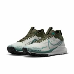 Nike Men's React Pegasus Trail 4 GORE-TEX (001 - Light Bone/Bicoastal/Cargo Khaki) -THE OFFICE PARTY EDIT SHOP E8A8CAF9 D62A 4463 83FF D2B1BEF46B0B